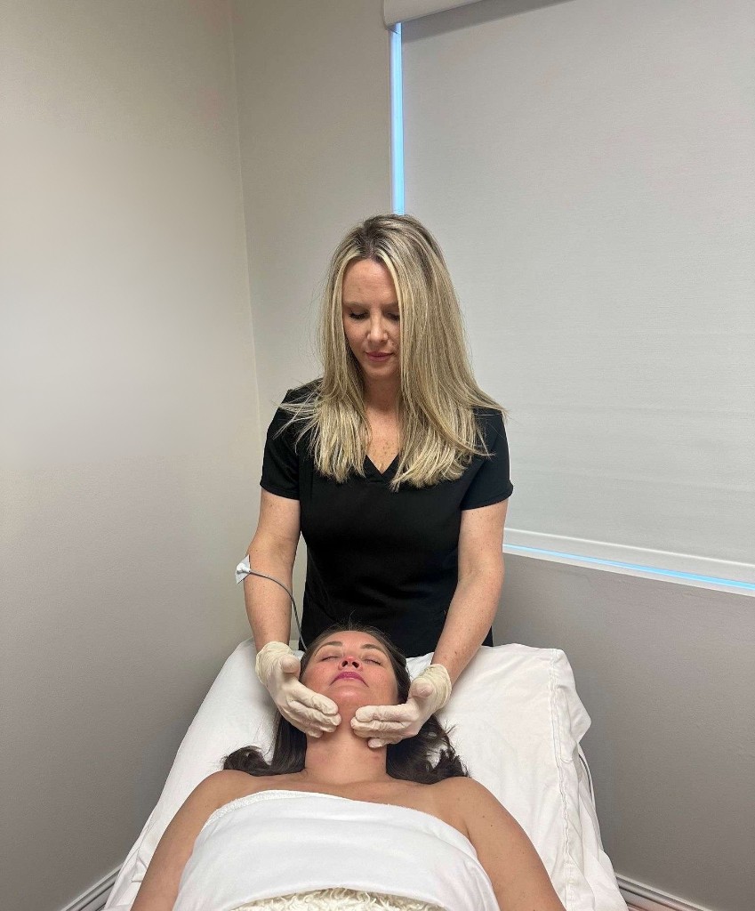 Lymphatic specialist Mandy performing a treatment at Mint Hill